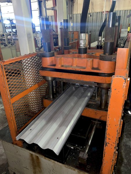 7 TON &amp; 3 TON AIRAM TRAVELING PUNCH &amp; CUTOFF PRESSES: STOCK #18420
