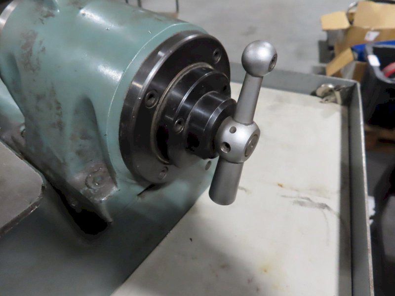 Matsuura Tool Setter with Assorted Sleeves Including 40 Taper- Auction Item