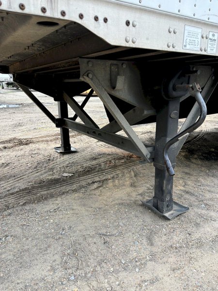 2016 Vanguard 53 x 102 5V8VC5328GM610462