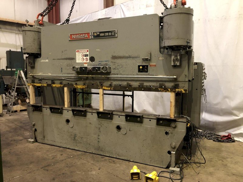230 TON X 12' NIAGARA MODEL #HBM-230-10-12 HYDRAULIC PRESS BRAKE: STOCK 12779