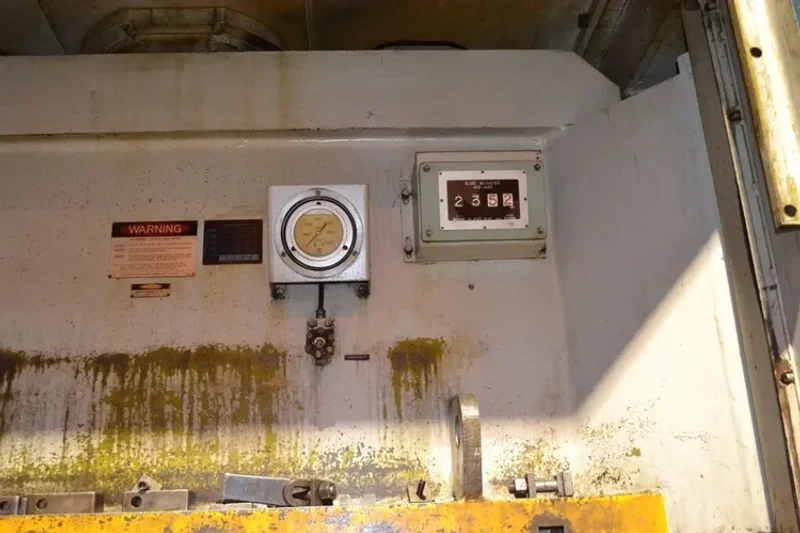 KOMATSU 220 TON ECCENTRIC GEAR 2 PT SS PRESS, S/N 10017, STOCK# 13404J