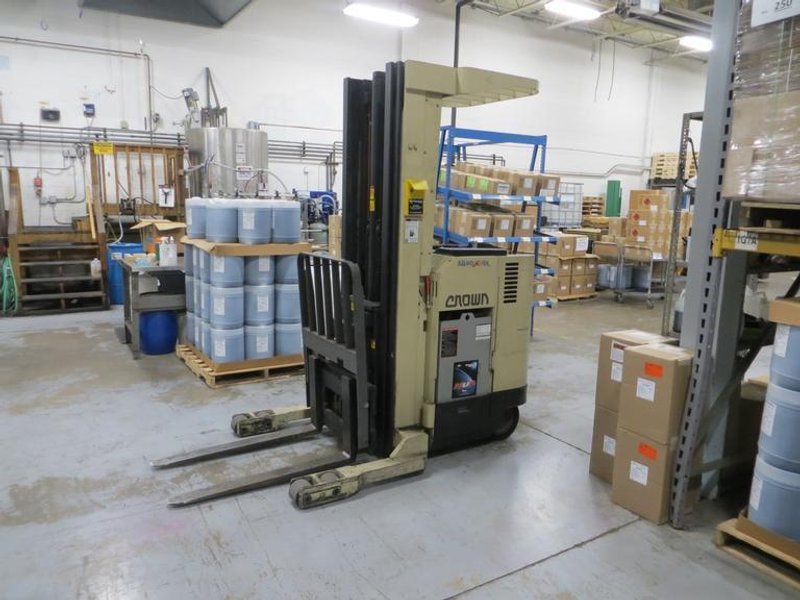 Crown 35RRTT Single Reach 2-Stage Electric Forklift with Side Shift- Auction Item