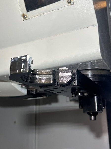 Yama Seiki AV-1000 CNC Vertical Machining Center – 10000 RPM Mill
