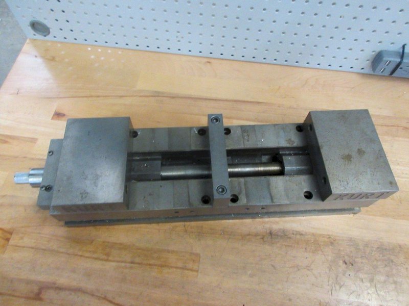 Kurt DL-600 6&quot; Double Lock Machine Vise, Flat or Side Mount- Auction Item