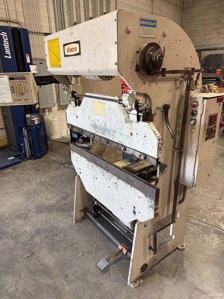 17 Ton x 4′ Di-Acro 14-48-1 Hydraulic Press Brake, 1976 – Backgauge