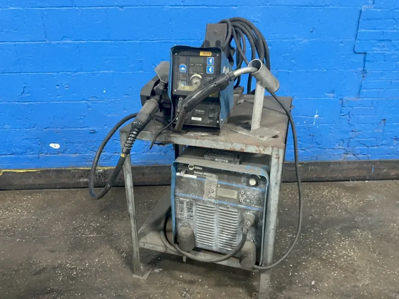 MILLER 450 A WELDER   -  INVISION 456MP