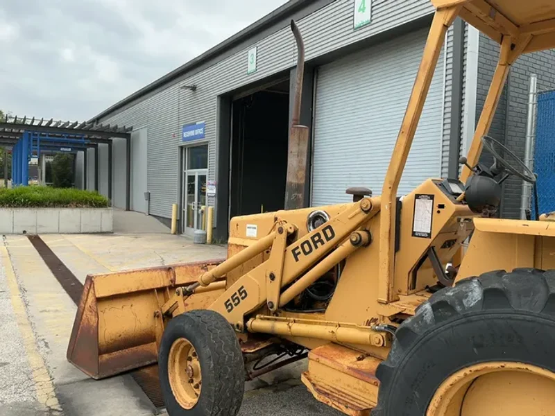 FORD BACKHOE   -  555