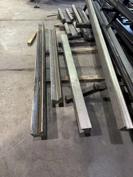 4&quot; OPENING X 72&quot; LONG 90 DEGREE BOTTOM PRESS BRAKE DIE. STOCK # 1224924
