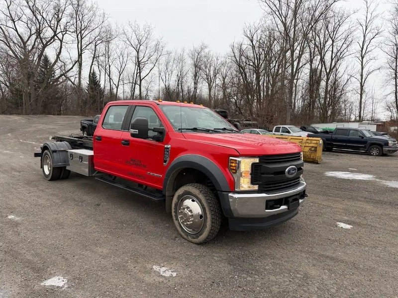 Ford F550 Flatbed Truck, 2019 – w/ Switch-N-Go Hoist