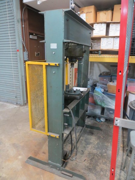 Dake 75H Hand Operated Hydraulic H-Frame Shop Press, 75 Ton,- Auction Item