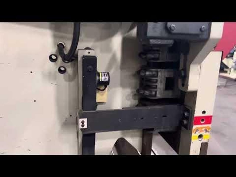 ACCURPRESS MODEL ADVANTAGE 130 TON X 12' HYDRAULIC 2-AXIS CNC PRESS BRAKE