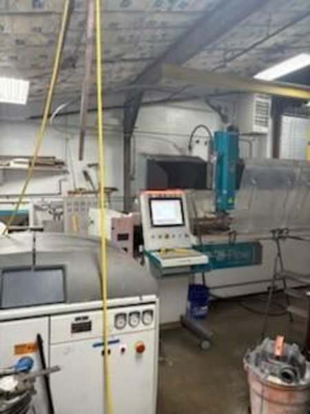 6.5′ x 10′ Flow Mach 3 3015 Waterjet, 2018 – 94,000 PSI, Low Hours, Well Maintained, Custom Guards, NEEDS TO MOVE