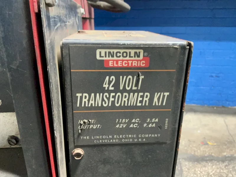 LINCOLN ELECTRIC 600 A WELDER  -  IDEALARC DC-600