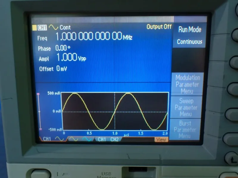 TEKTRONIX DUAL CHANNEL ARBITRARY / FUNCTION  -  AFG3102