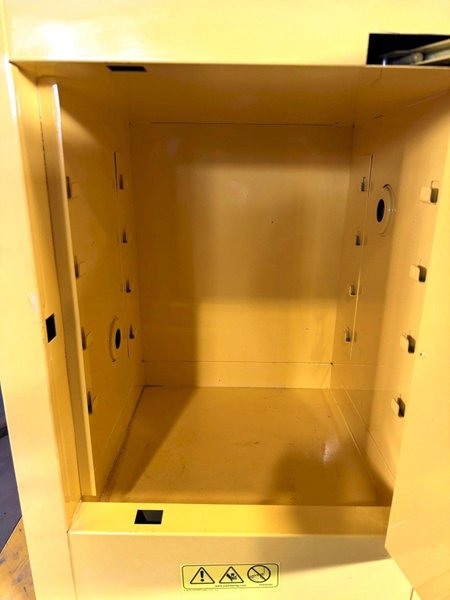Justrite Flammable Storage Cabinet, Model 890420, 4 Gallon, Self-Close Door