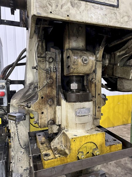 60 TON L&amp;J MODEL #W60 OBI STAMPING PRESS 6" STROKE: STOCK #23648