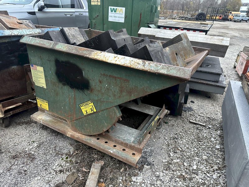 1.5 YD JESCO DUMP HOPPER ON CASTERS: STOCK 22277