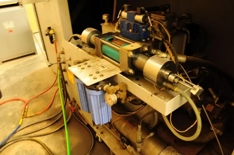 2011 FLOW MACH 3 1313B | Waterjet Cutters