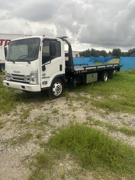 Isuzu NRR 19’ Rollback Tow Truck, 2023 – Diesel, Automatic 19,500 GVWR