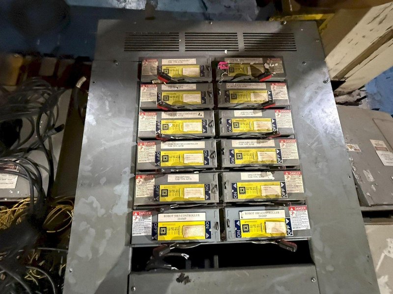 Square D 338179260010001 Power Distribution Panel 600Y/347V, 3-PH, 250 Max Amps USED