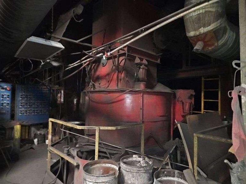 B and P model 85b muller with dust hood, motor and gearbox, batch hppper and cooling blower