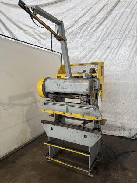 15 TON X 48" VERSON 16-48 PRESS BRAKE. STOCK # 0219526.