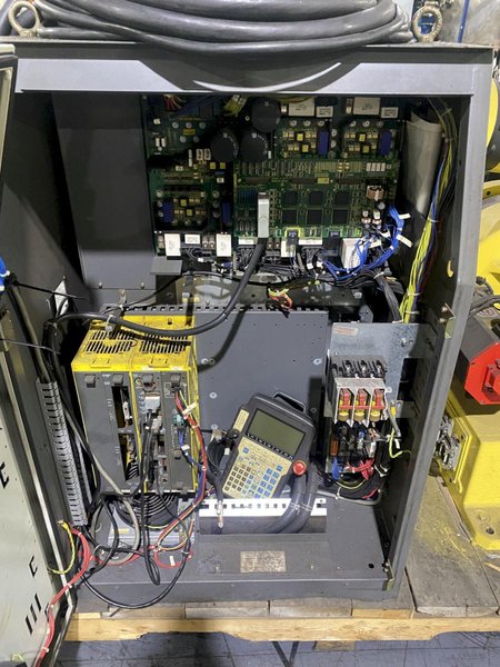 FANUC – R-2000iA/200T w/ R-J3iB Controls PARTS ONLY