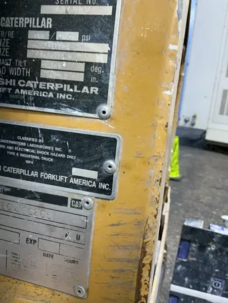 CATERPILLAR 1600 LBS ELECTRIC FORK LIFT   -  2EC25