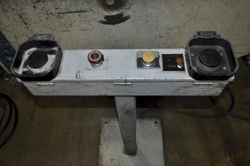 100 TON X 12&#039; PACIFIC HYDRAULIC PRESS BRAKE