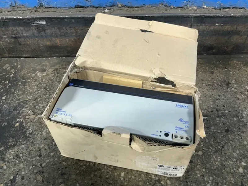 Allen Bradley 24 V / 40 A  Power Supply - 1606-xl