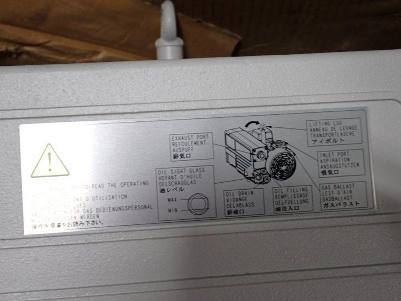 LEYBOLD VACUUM PUMP   -  SV28BI 960273