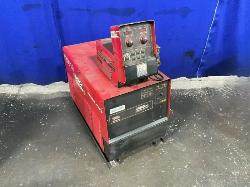LINCOLN ELECTRIC 82 A MIG WELDER  -  455M POWER WAVE