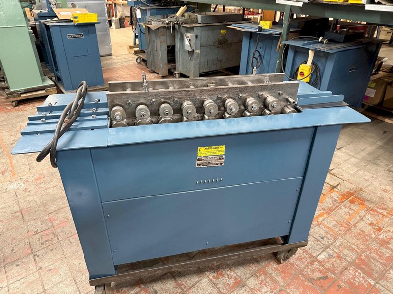 Lockformer "S" Cleat and Drive Cleat Model 8900 - Reconditioned