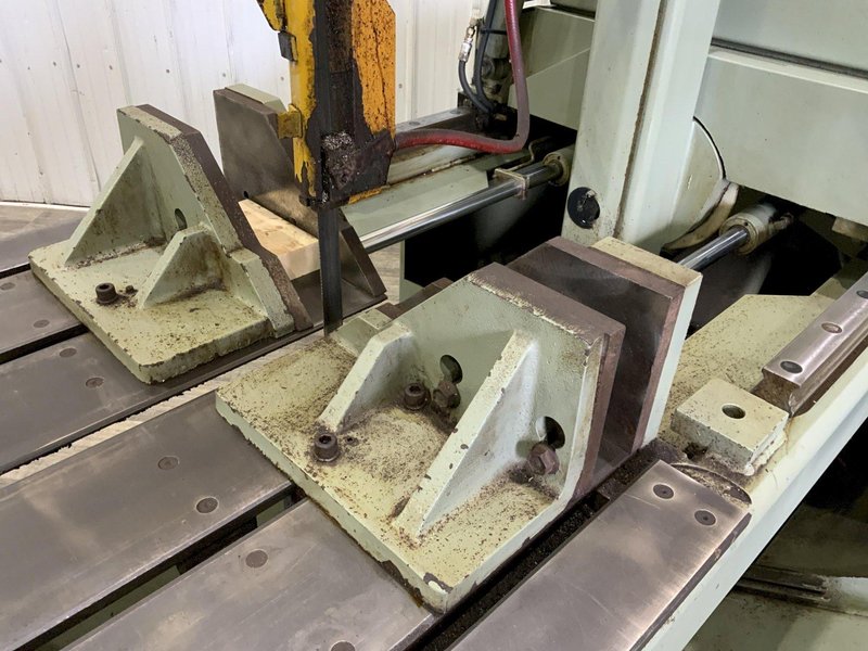 18" X 20" HYDMECH MODEL V 18 VERTICAL BAND SAW: STOCK #81472
