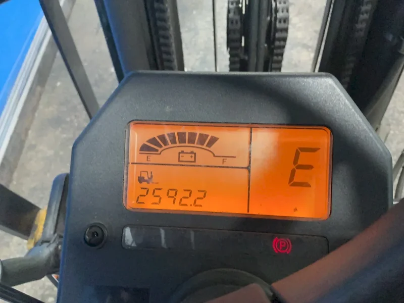 CATERPILLAR 3550 LBS ELECTRIC FORKLIFT  -  E4000