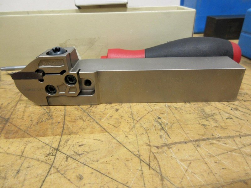 Lathe Stick Tool Holders | (7) Valenite Facing Holders, (1) Mistubishi Part Off *** All New In Boxes ***- Auction Item