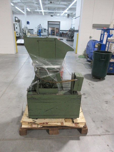 Foremost 2A4 Plastic Grinder, 5.5" x 8" Cutting Chamber, 3 HP- Auction Item