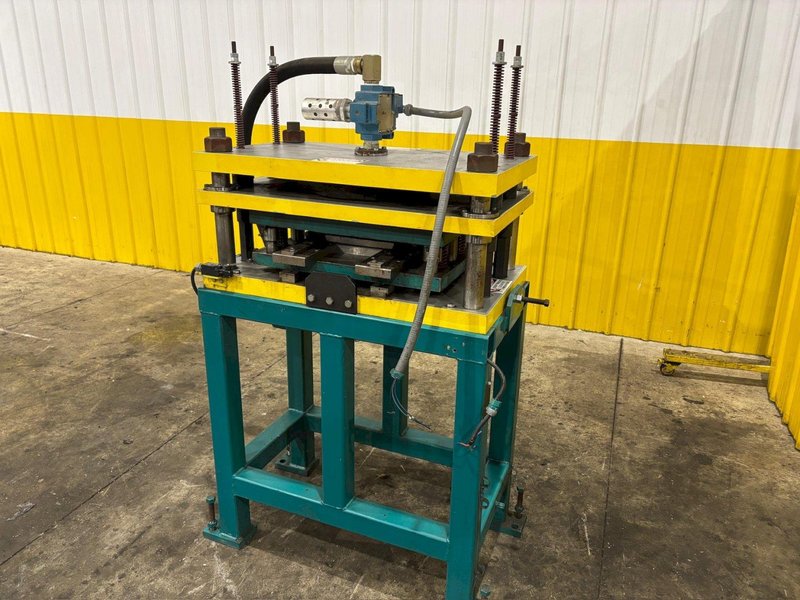 7 TON AIRAM MODEL #AP7 PNEUMATIC CUTOFF PRESS: YOBRO #24501