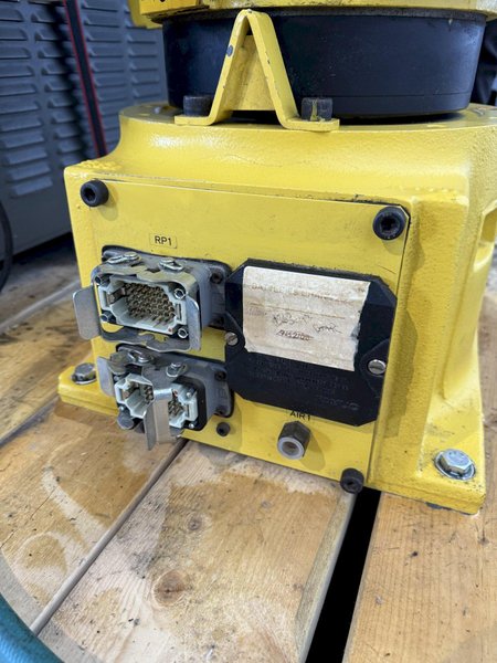 FANUC M-6iB/20 6 AXIS ROBOT W/ R-J3IB CONTROLLER. STOCK # 1005724