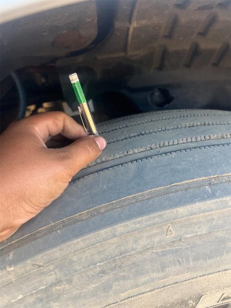 2020 Freightliner CA126SLP - Cascadia  3AKJHHDR2LSLR4945