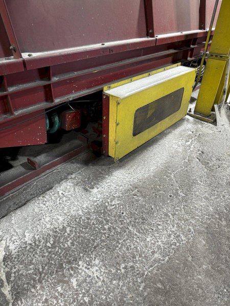 2024 Conveyor Dynamics mold dump oscillating conveyor with end drive and center drive, heated bottom, hood (note: one shaft broken)