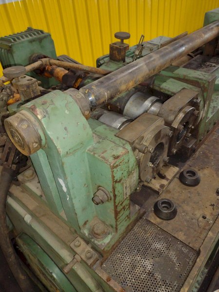 1981 KBC LIAN FENG MODEL #LF-40 2 DIE THREAD ROLLER IN-FEED &amp; THRU-FEED: STOCK #19189