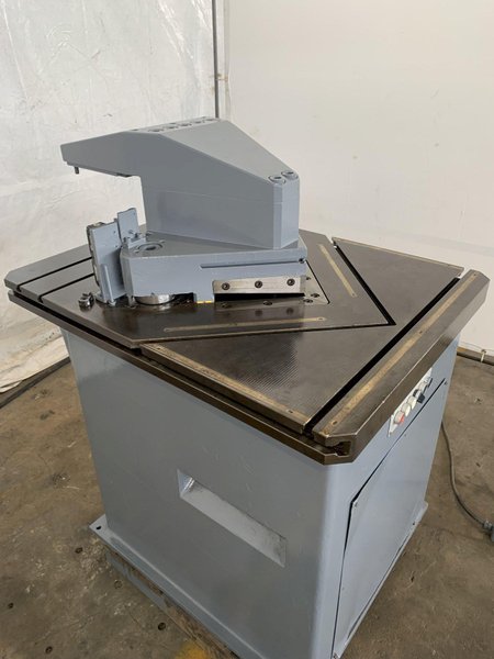 8-7/8&quot; X 8-7/8&quot; X 1/4&quot; BOSCHERT LB15KS6/25 HYDRAULIC NOTCHING MACHINE. STOCK # 0105023