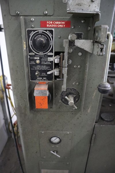 Grob 4V-18 Vertical Band Saw, 18" Throat, Blade Welder | Grinder, Variable Band Speed, Tilting Work Table w Pneumatic Feed- Auction Item