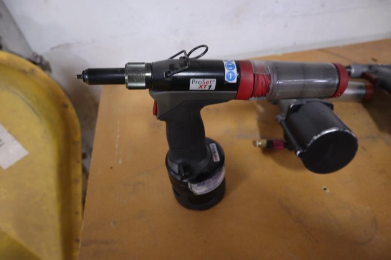 Pop ProSet 2500 Pneumatic Rivet Guns (2) and (1) ProSet XT1- Auction Item