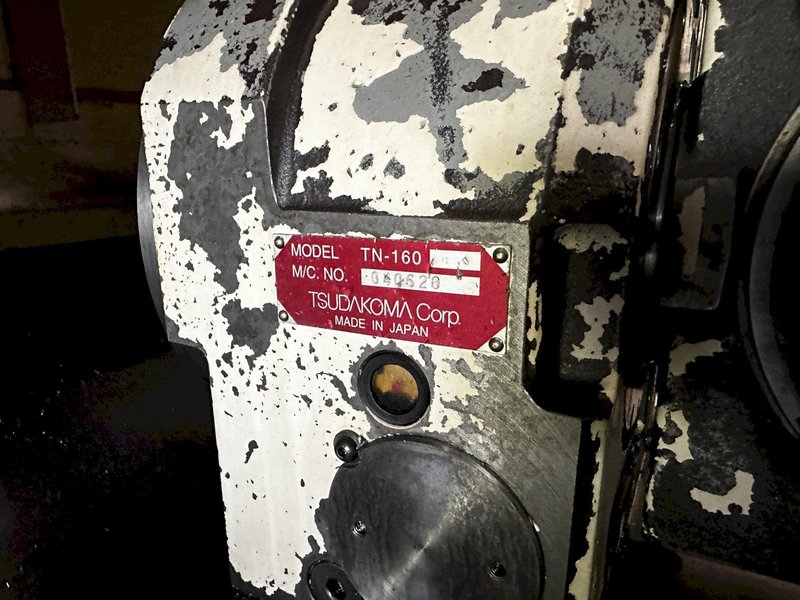 Daewoo DMV-3016 5 Axis Used CNC Vertical Machining Center For Sale - 2004