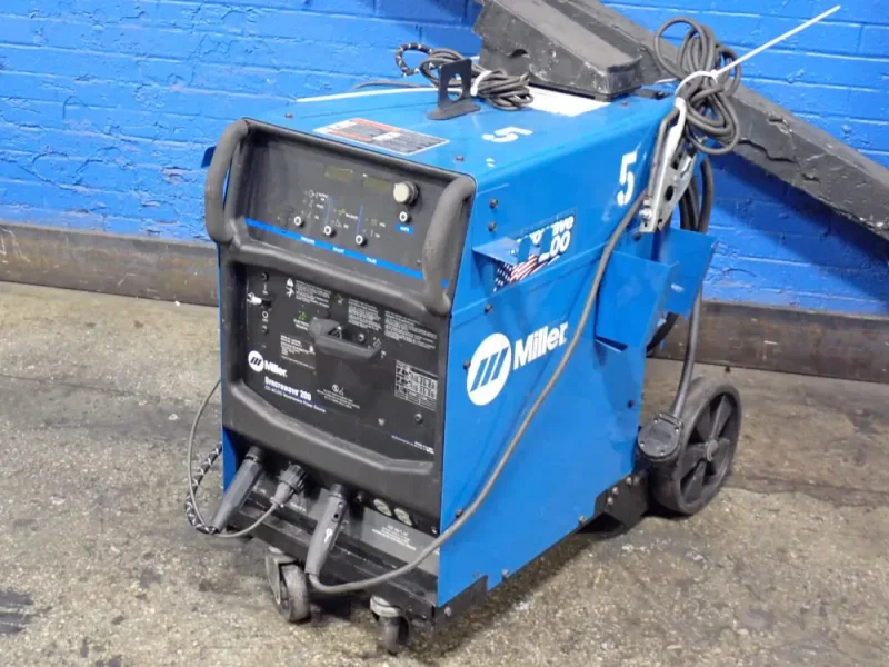 MILLER 200 AMP WELDER UNIT   -  SYNCROWAVE 200