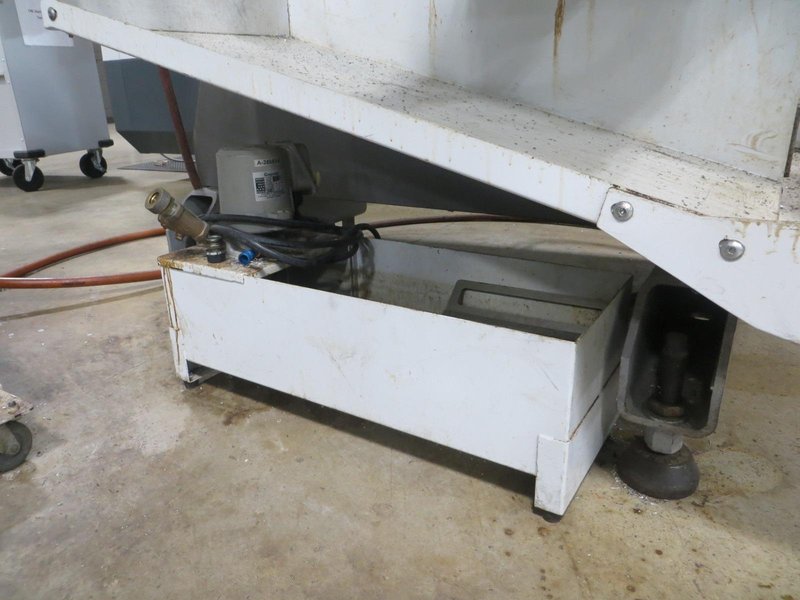 Haas TM-1 CNC Tool Room Mill, Haas 32-Bit CNC Control, 40 Taper, Splash Guards, Coolant Tank &amp; Pump- Auction Item