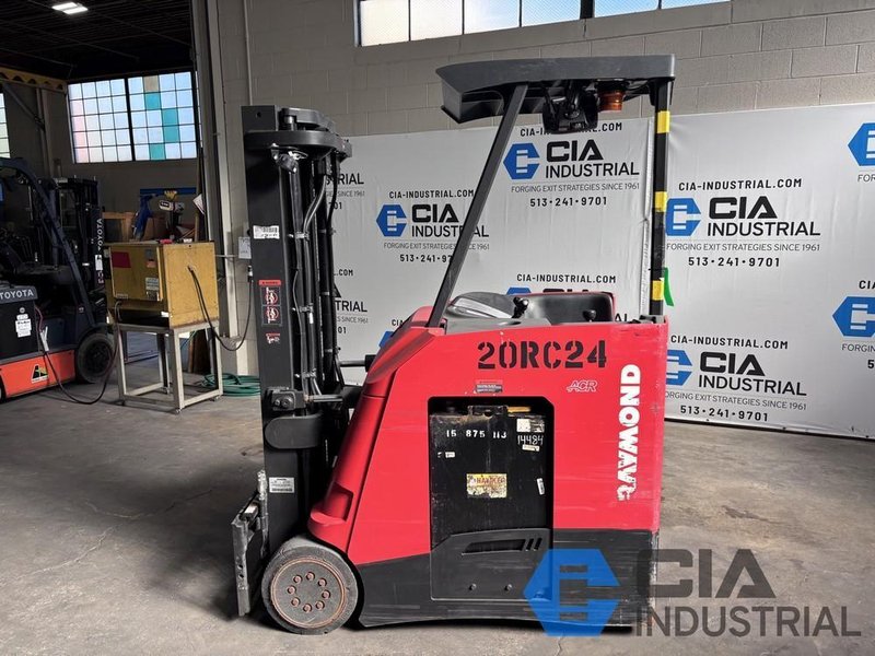 2020 - 3,500 LB. RAYMOND MODEL 425-C35TT STAND-UP ELECTRIC FORKLIFT