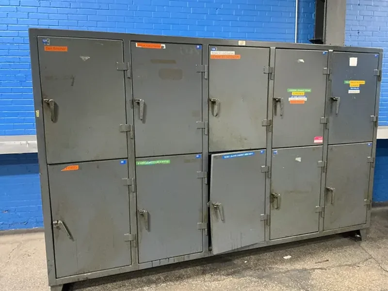 STRONG HOLD 10 DOOR LOCKERS